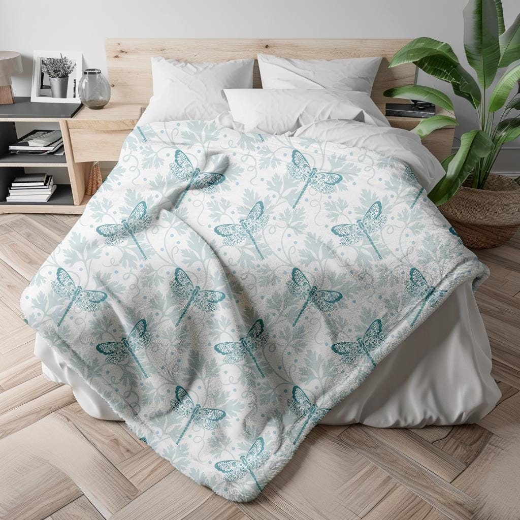 Dragonfly Fleece Blanket: Velvety Soft Plush Throw