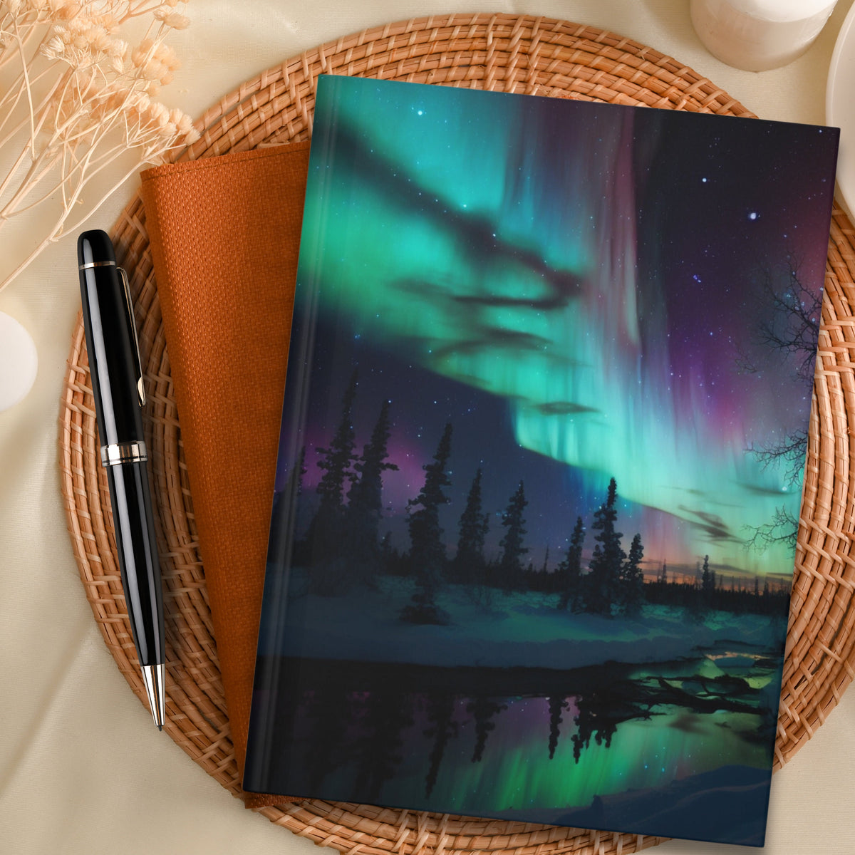 Aurora Borealis Inspired Journal: Northern Lights Diary for Creative Expression and Artistic Inspiration
