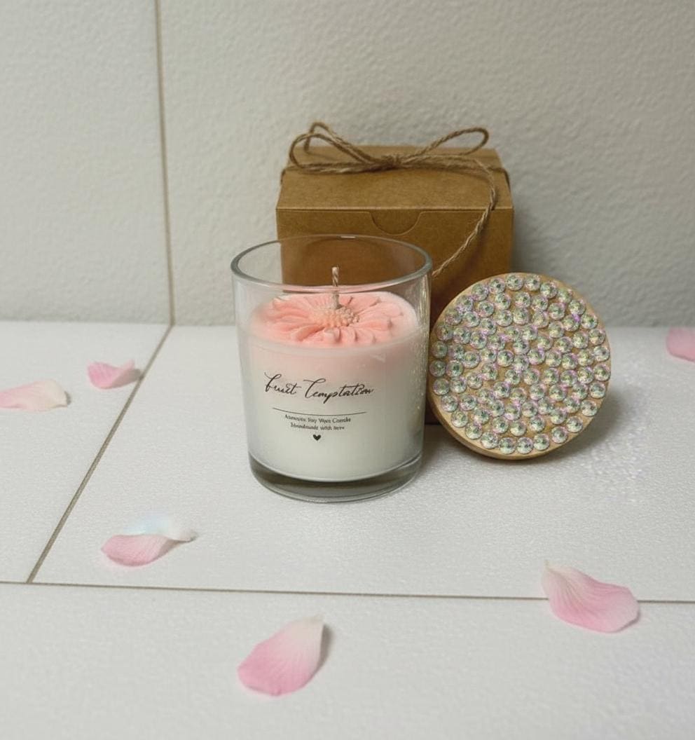 Peach Scented Candle with Rhinestone Lid – Elegant Floral Decor