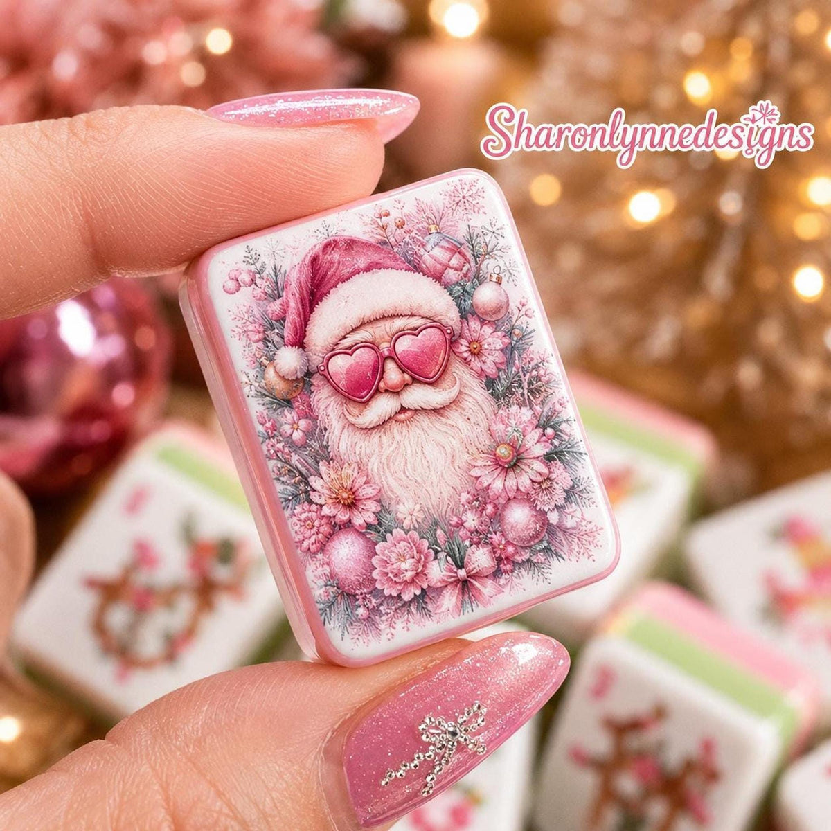 Santa American Mahjong Set, 160 Acrylic Tiles with Santa Holiday Artwork